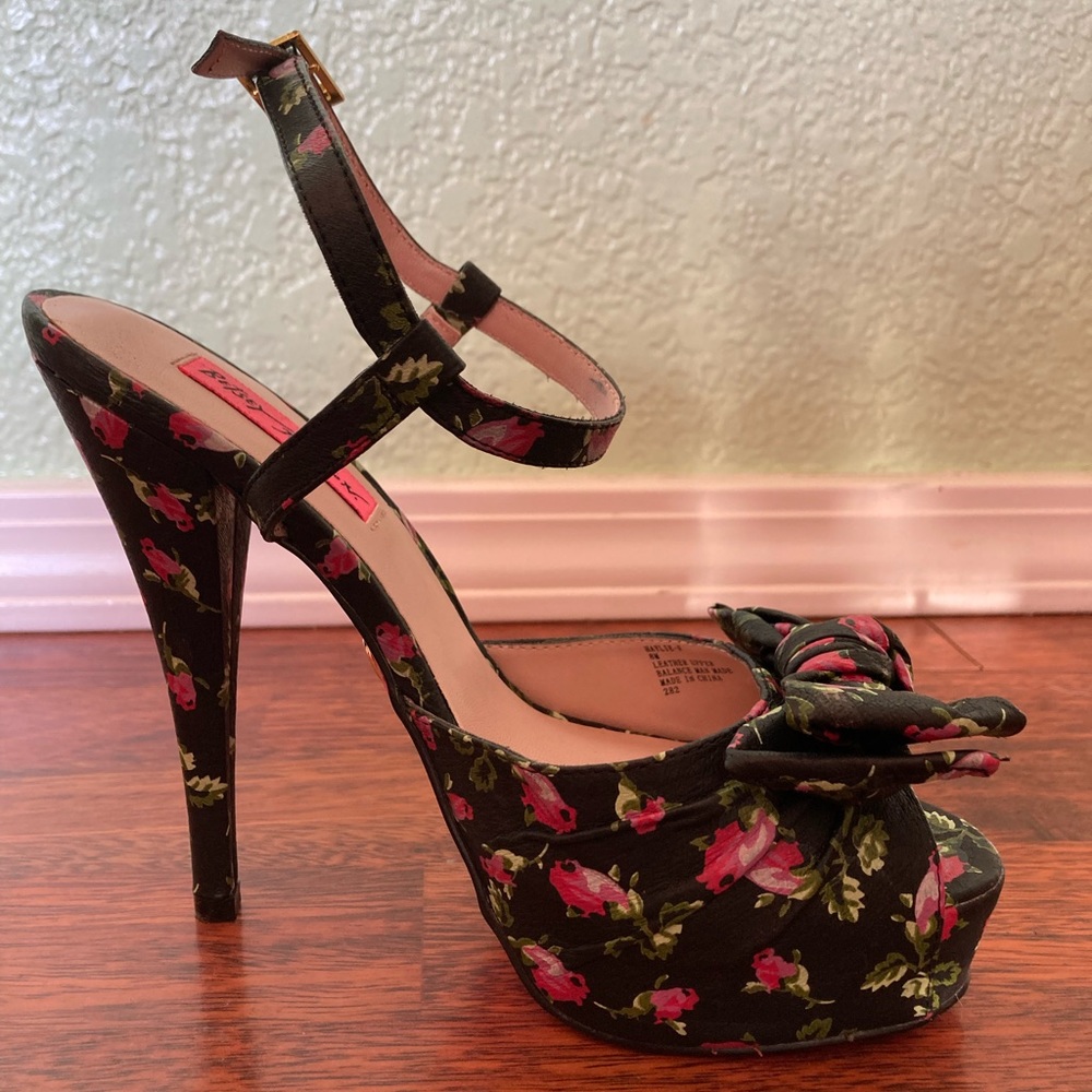 BNIB Betsey Johnson Haylie black floral leather heels size 8 - Picture 9 of 9